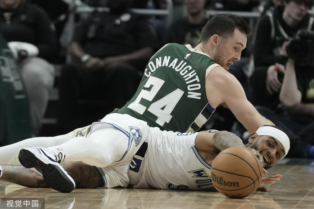 欢呼不已 欢呼不已