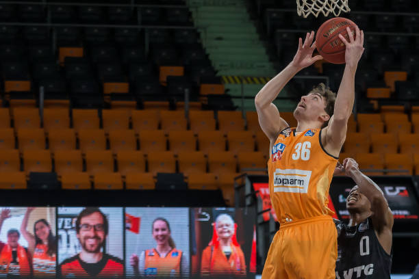 底角拥有更 底角拥有更